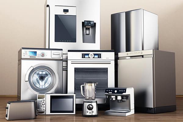 带冰箱的不锈钢家用电器, 洗碗机, 烤箱, 垫圈, 咖啡机, 搅拌机, 微波 & 烤面包机